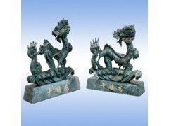 千禧龙雕刻 墨绿色玉石演绎东方神韵，臻品工艺装饰摆件